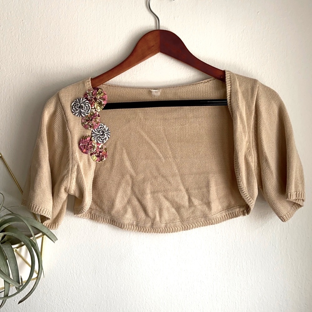 Elizabeth Gillett NYC beige floral shrug/bolero